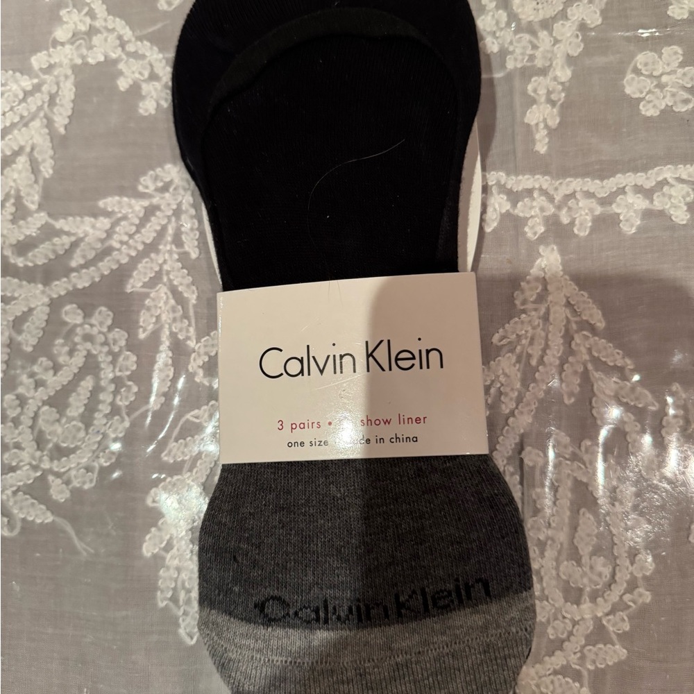 NWT THREE PAIRS of Calvin Klein Women’s No Show Liner Socks - Black and Grey